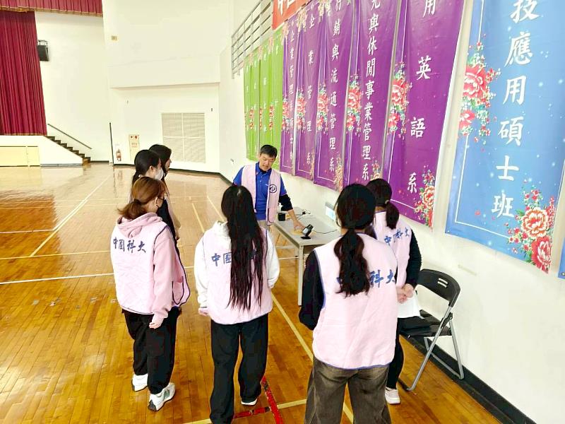 中國科大樂齡大學科技體適能檢測操作示範說明。（照片/校方提供）