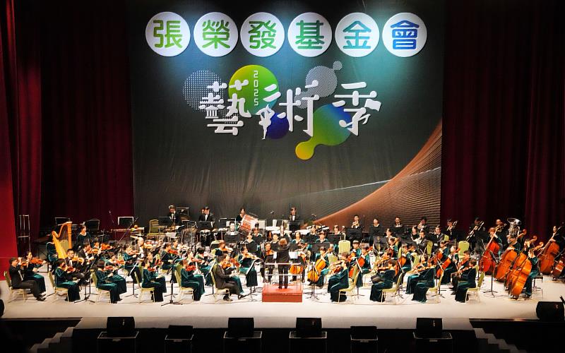 2025張榮發基金會藝術季假TICC舉辦音樂會，由長榮交響樂團搭配小提琴家李齊、拉縴人男聲合唱團、黎明技術學院聯手演出，參與民眾逾2千人。