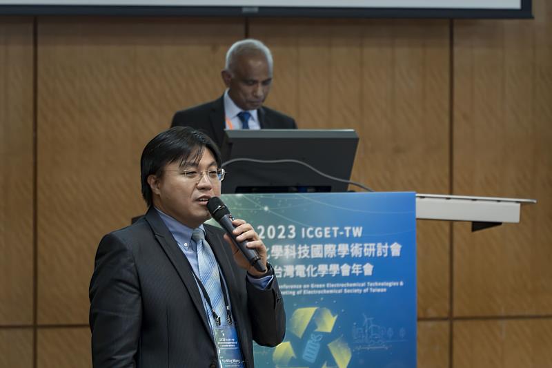 王復民特聘教授出席「2023年台灣電化學學會年會暨綠色電化學科技國際學術研討會」照。