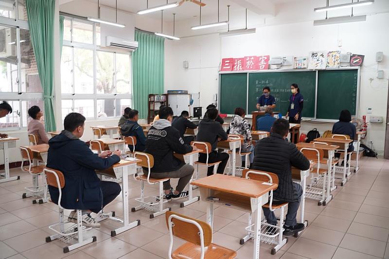 第2階段筆試，應考生辦理作文及森林自然保育概論科目測驗。