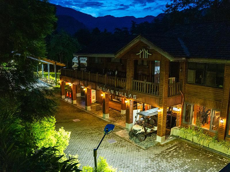 八仙山國家森林遊樂區餐廳安裝生態照明燈具。