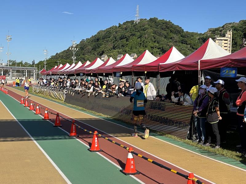 東吳超馬賽事以計圈志工學生熱情加油著名。