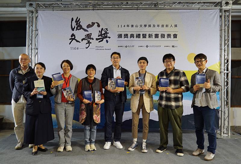 年度新人獎得主與貴賓合影。