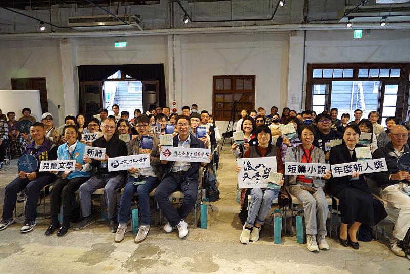 現場眾多來賓一同參與，為得獎者祝賀。