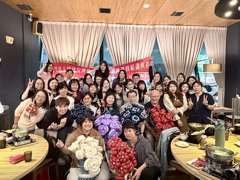 「幼兒園園長專班」結訓典禮聚餐。