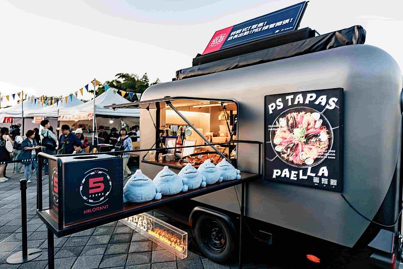 除主題店外，PRX成員亦在上周末展開了人氣爆棚的粉絲活動，總計有數千名玩家共襄盛舉。於「店長出勤！PRX接管開張！」活動中，成員化身一日店長與粉絲近距離互動，現場排隊隊伍綿延不絕，多款限量周邊商品更在2小時內完售。