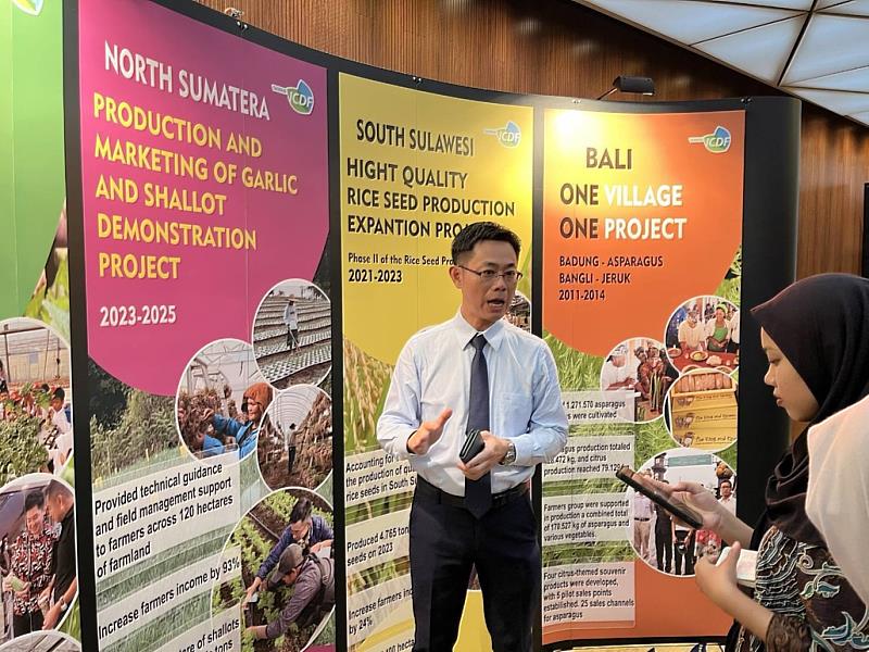 Specialist Cheng-jung Liao introducing the project to the participants.