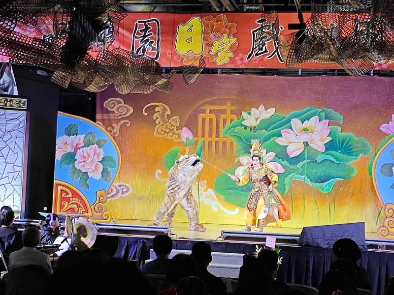 老虎震撼登場。