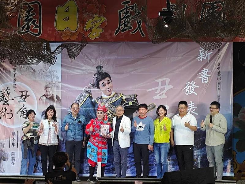 貴賓合影留念。