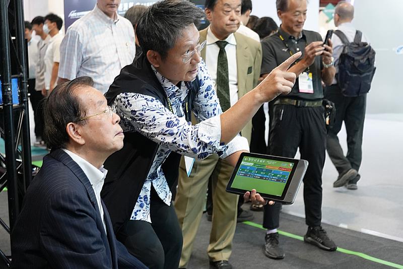 文化大學研發「AI Coach智慧健康資訊系統」亮相台灣創新技術博覽會,展現智慧健康與永續創新能量。
