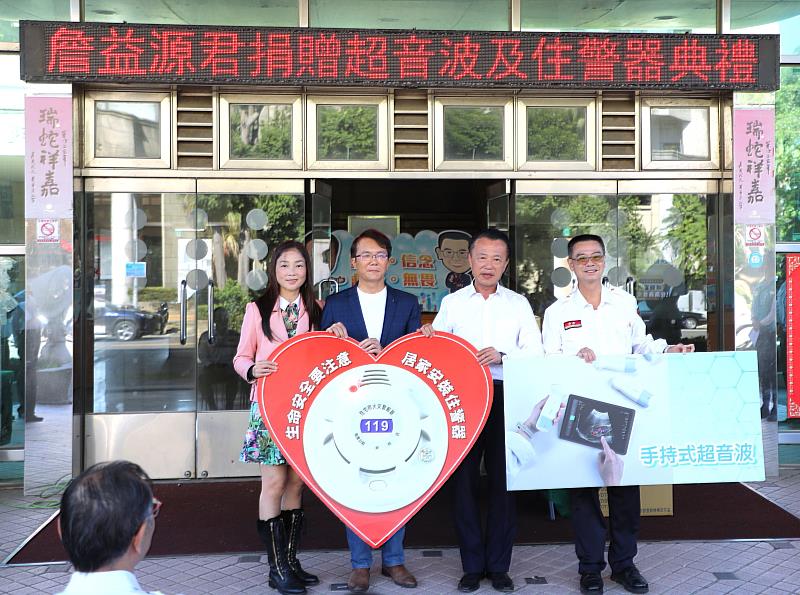 詹益源建築師夫婦捐贈100萬元設備 提升嘉縣消防局救援能力