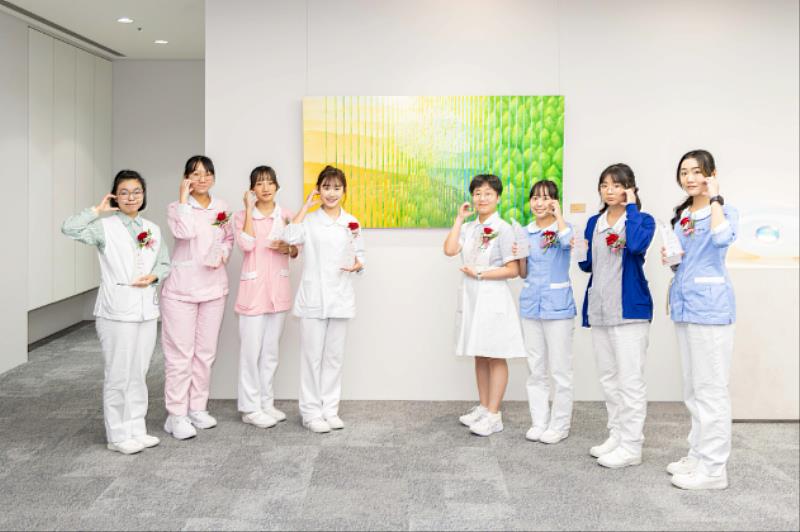 玉山特別設立 「玉山培育護理人才獎學金」,鼓勵護理學生堅持對護理與健康照護的熱誠與初心,獲獎者共同合影。