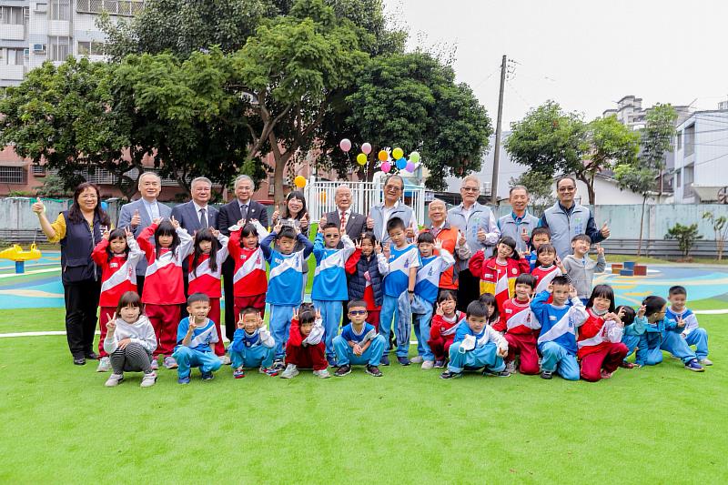 在貴賓與師生共同見證下，天生幸福遊樂園成為大雅國小跨越百年最具代表性的遊戲空間改造成果。
