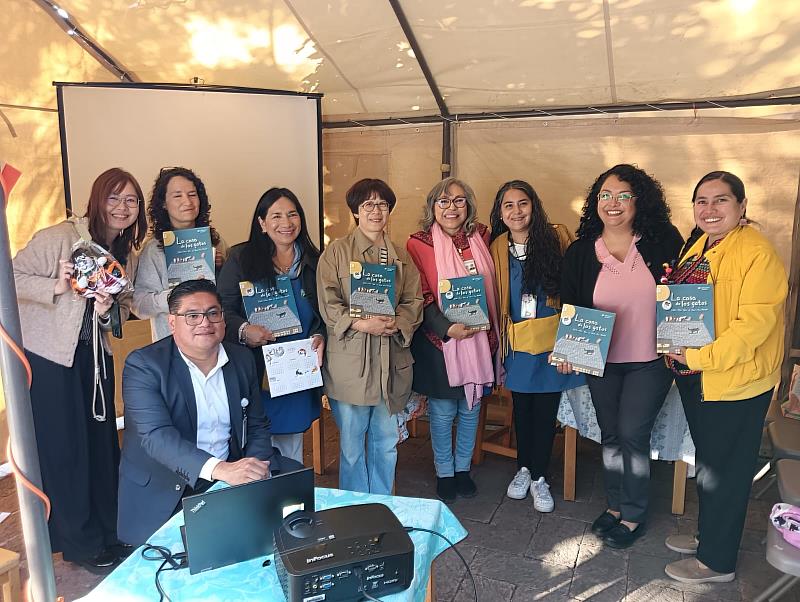 薛慧瑩宣傳西語新書《貓房子》。（文策院提供）