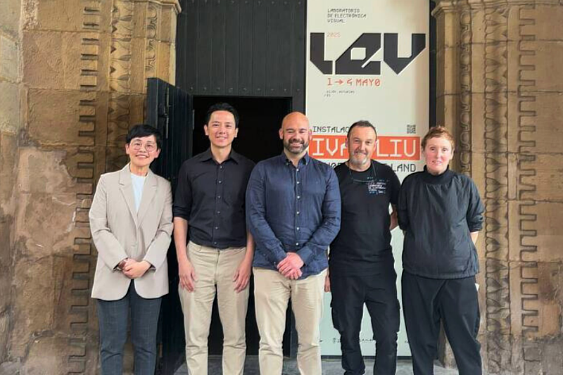 From left: Augusta Chang, Director of the Cultural Division at the Taipei Representative Office in Spain; NYCU Assistant Professor Ivan Chen-Hsiu Liu; Jesús Salvador, Deputy Mayor of Gijón; and L.E.V. Festival co-curators Nacho de la Vega and Cristina de Silva, photographed at the exhibition entrance. (Photo credit: the Ministry of Culture)