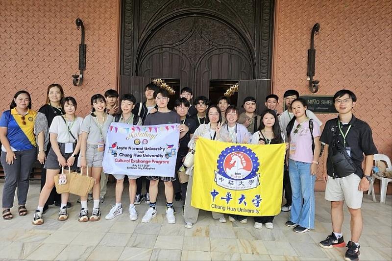 中華大學學生在菲律賓獨魯萬進行短期遊學,體驗當地文化與觀光產業,展現國際學習成果。