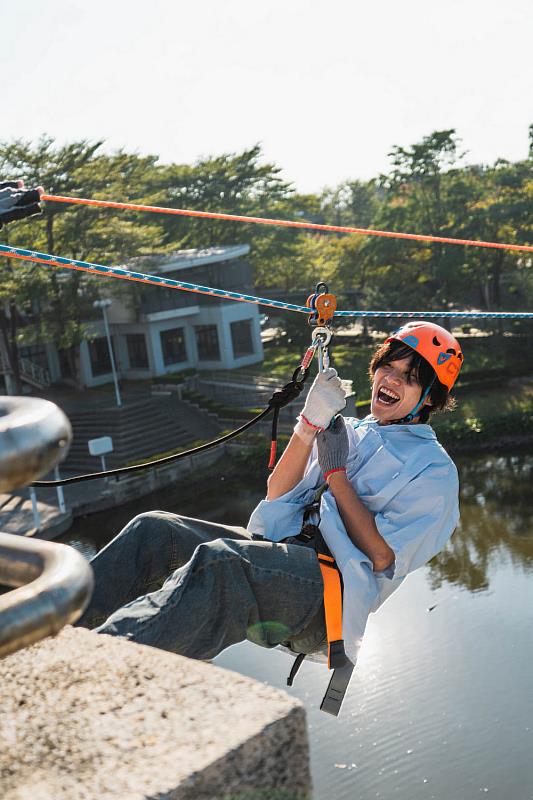 雲林科技大學35週年校慶熱門排隊體驗活動-飛越雲夢湖(示範照片)。