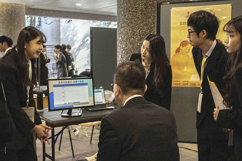 長庚大學資管系第25屆畢展，學生團隊展現多元創意與應用實力。