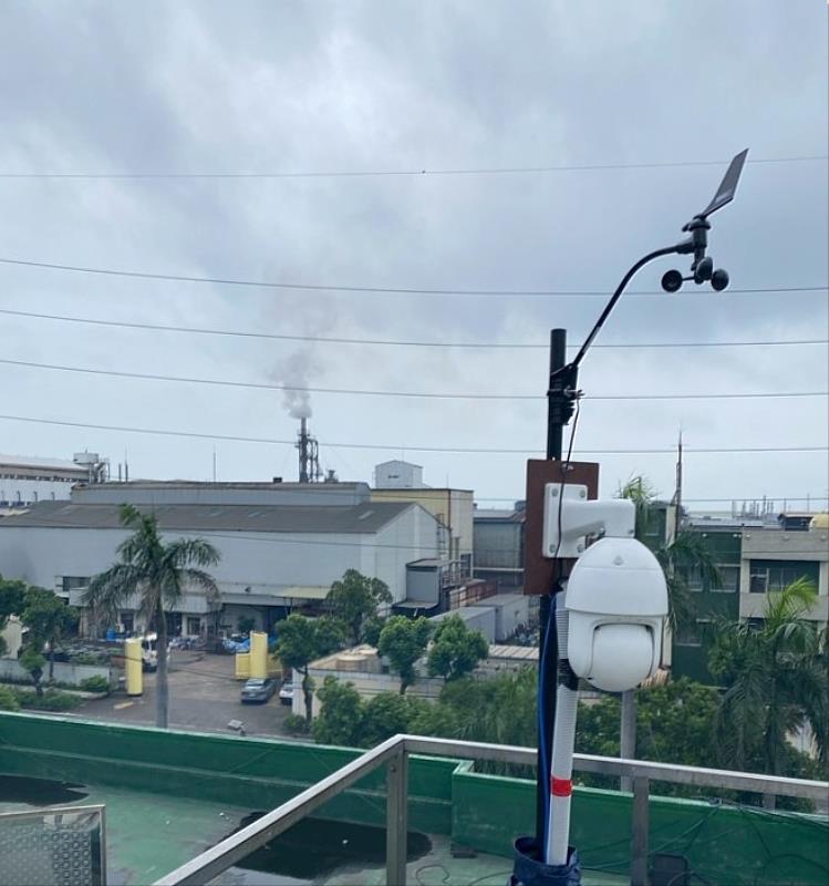 AI判煙系統設備實景展示，可即時擷取影像並進行煙度分析，提供準確、穩定的環境監測能力，用於各縣市環保單位與企業端場域。