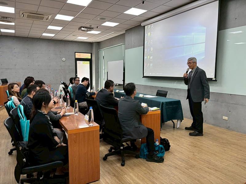 簡報「雲林科技大學3+2+2新五專之內湖高工智慧製造專班」規劃。