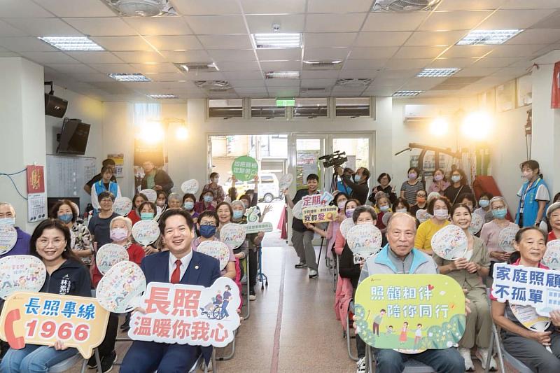 眾人合影留念。