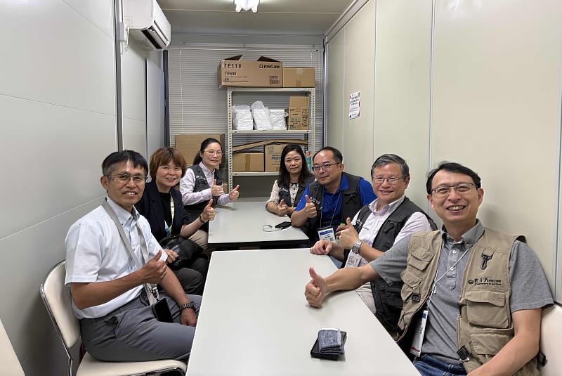 臺科大行動工程師團隊及校友總會與臺北駐大阪經濟文化辦事處林育柔副領事(左2)會面,討論未來臺日合作與交流機會。