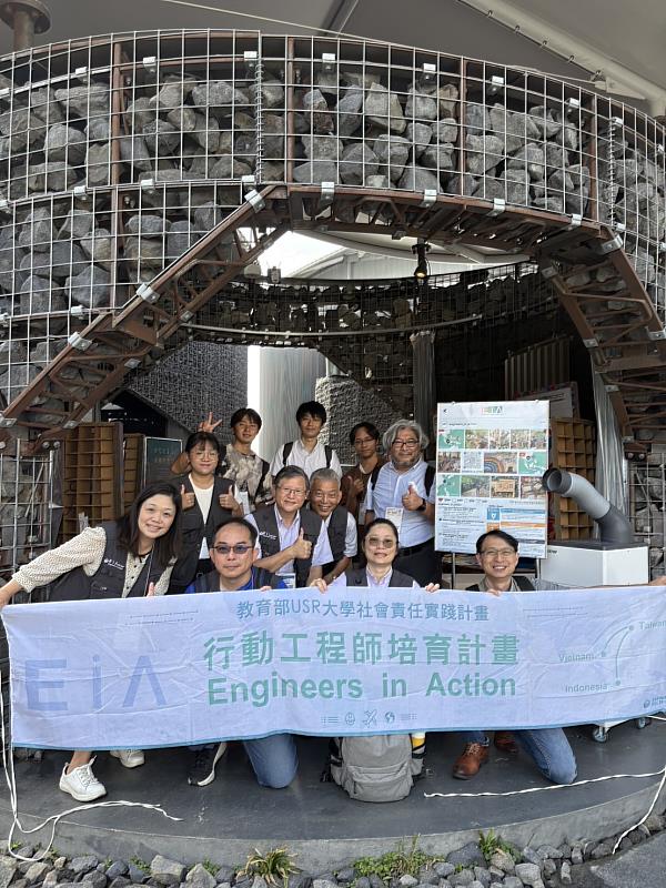 臺科大與大阪工業大學行動工程師團隊學生前往大阪世博設攤,使展位成為國際教育與永續實踐交流的重要場景。