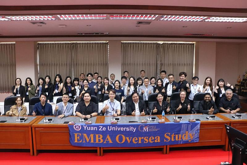 2025EMBA羅懷均執行長帶領30位EMBA學長姊拜訪泰國清邁-湄州大學。