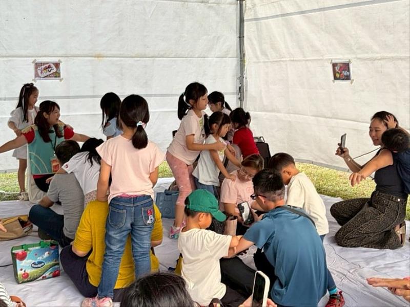 有孝壽司店關卡，親子互動中彼此表達感恩，展現慈孝之情。