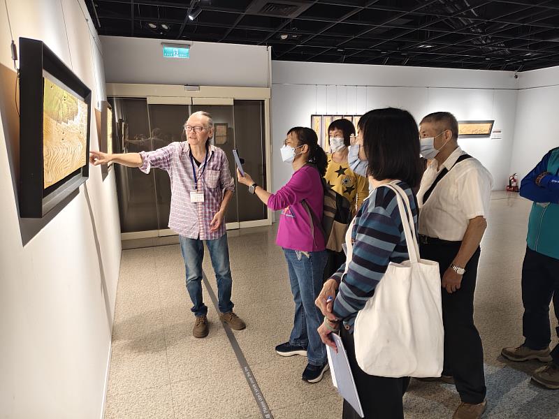 作者高智能導覽。