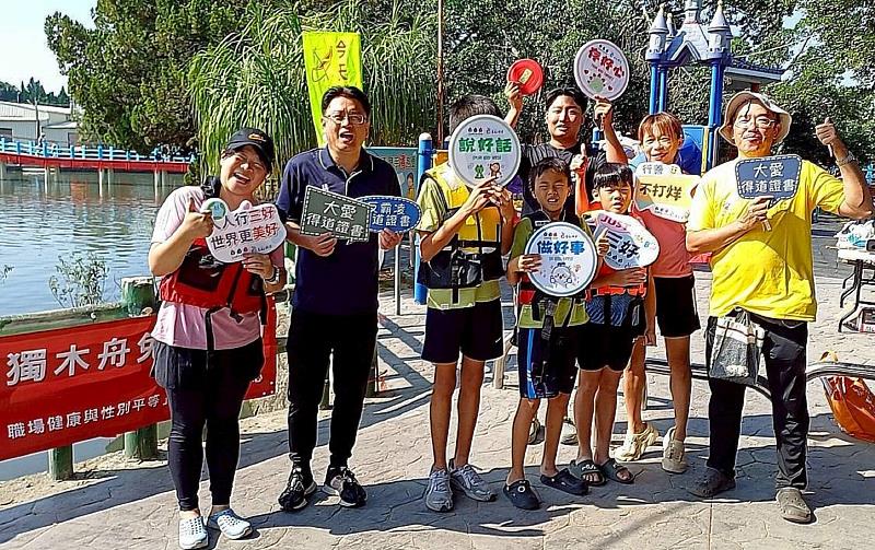 南華大學舉辦「划出大愛．體驗和諧」獨木舟體驗活動，大林鎮長許有疆出席共襄盛舉。