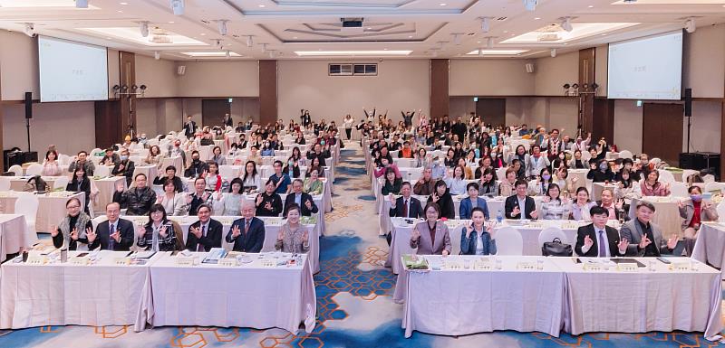 2025年「三零世界：永續論壇」全體參與者合影。