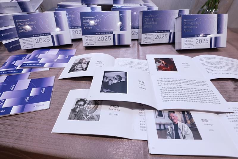 國美館「臺灣傑出藝術家紀錄片」發表5部紀錄片，包括《幻色之境－陳德旺》、《空相行者－李德》、《生命之歌－曾培堯》、《燦耀與幽微－劉耿－》及《走馬看花－黃志超》。