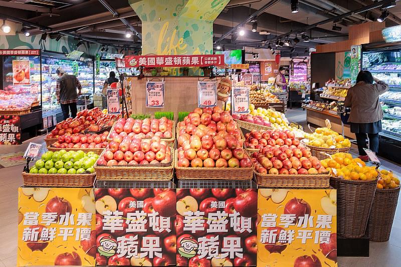 華盛頓蘋果的新季節,消費者在全台超過1,200家全聯及20家大全聯,可買到品質安全穩定、新鮮美味的華盛頓蘋果。