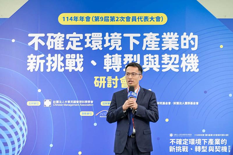 唐運佳得獎時特別感念在天上的父親，是父親的教誨與榜樣塑造了他的信念與勇氣。