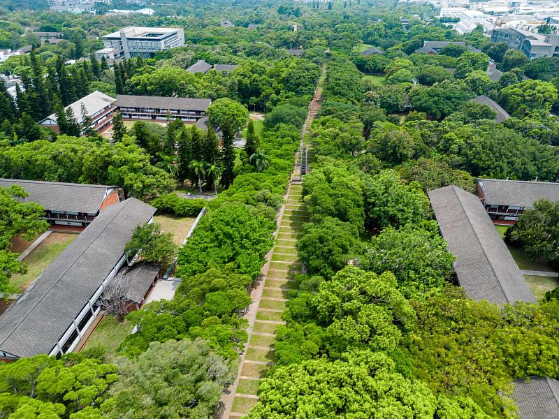 東海大學以2045校園淨零排放為目標，穩健邁向兼具人文、科技與永續的未來大學。