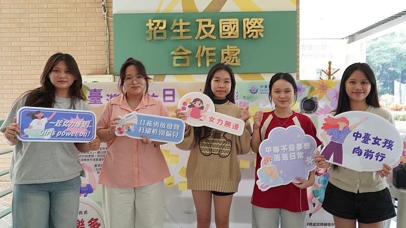 越南學生們也是中臺女孩,一同響應臺灣女孩日盛事。