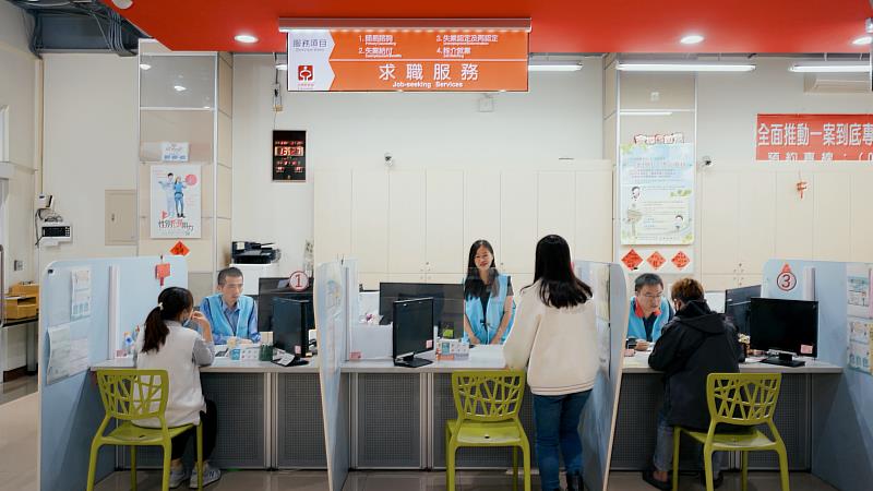 活動現場提供職涯諮詢服務、職缺媒合及各項就業服務。