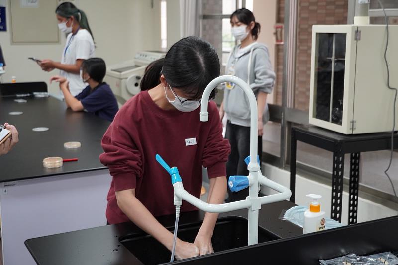 國立臺南護專推動感染控制 以實證為基礎的洗手教育