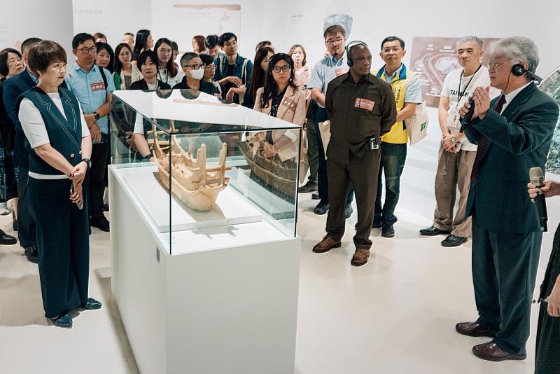 長達1公尺的靈魂渡船－船形埴輪，重現5世紀造船技術的精湛工藝。