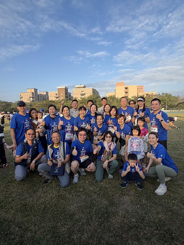 東華EMBA選手們精神飽滿，準備迎接賽道挑戰。