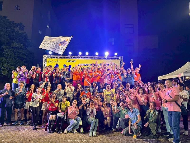 國立高雄大學將下一屆主辦旗正式交接給國立東華大學。