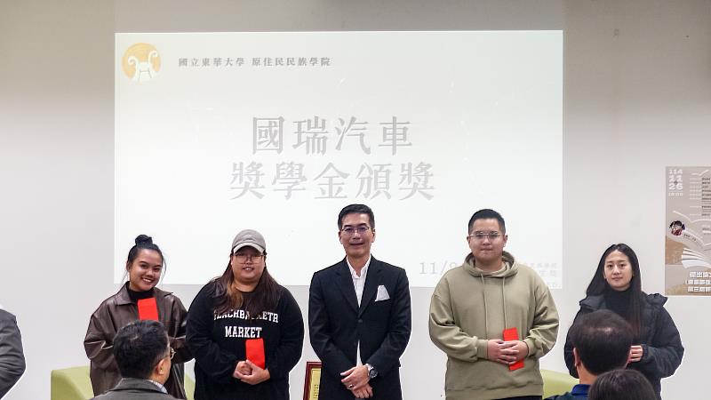 國瑞汽車獎學金得獎者合影。