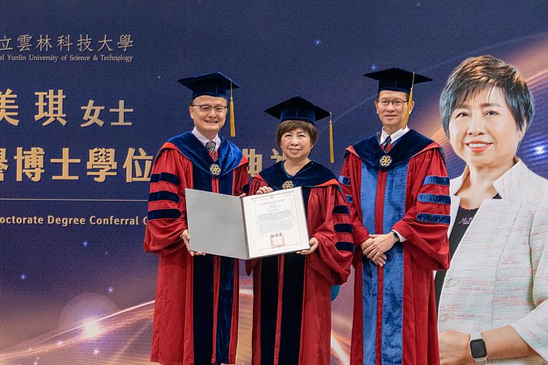 名譽博士學位授證。