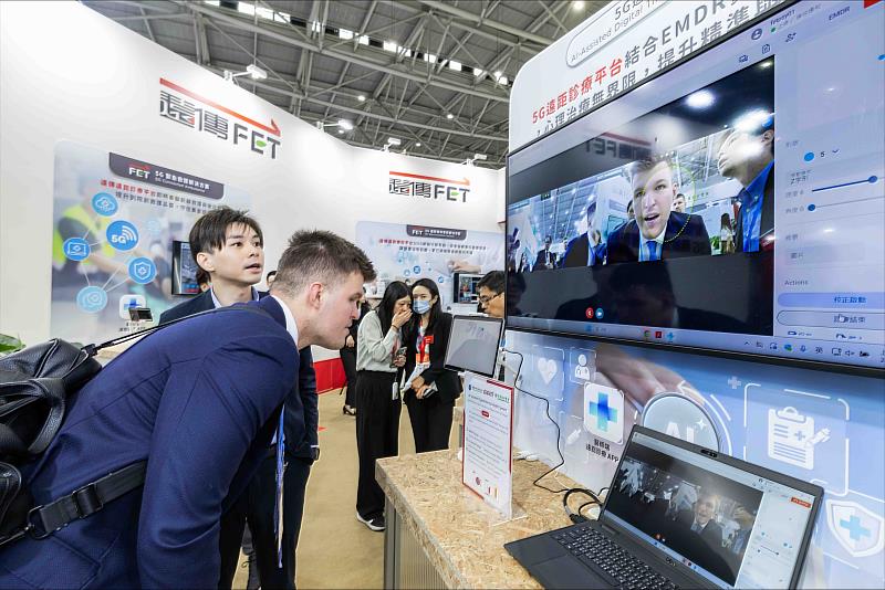 未來期望透過遠傳5G遠距診療平台結合EMDR療法、AI智慧判讀，提供患者在家中即可進行視訊治療，提升治療意願與效果。