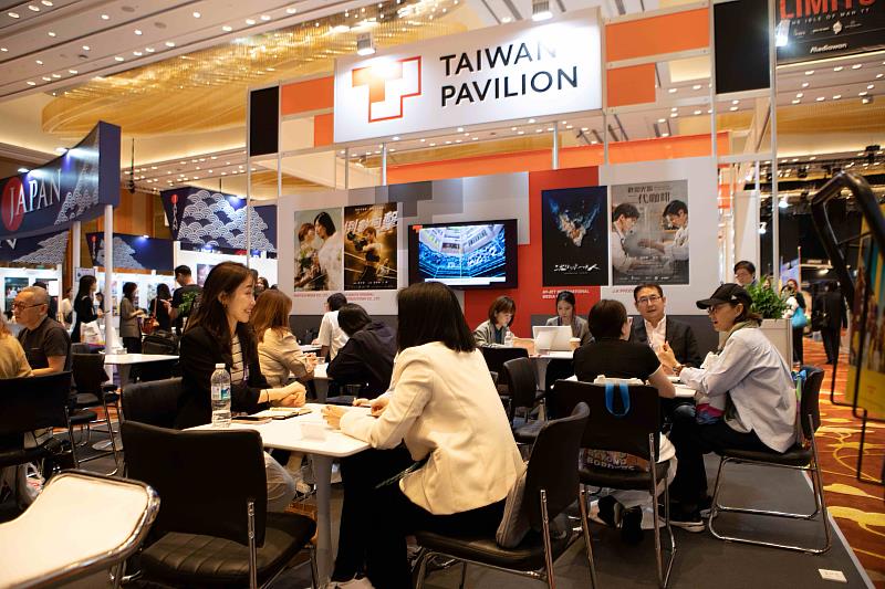 今年臺灣館吸引許多國際買家參訪、洽商，人流絡繹不絕。