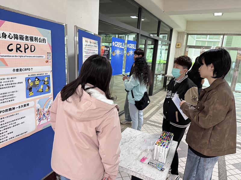 元培國際身心障礙日活動設置CRPD倡議簽署區邀請全校師生以行動支持《身心障礙者權利公約(CRPD)》精神。