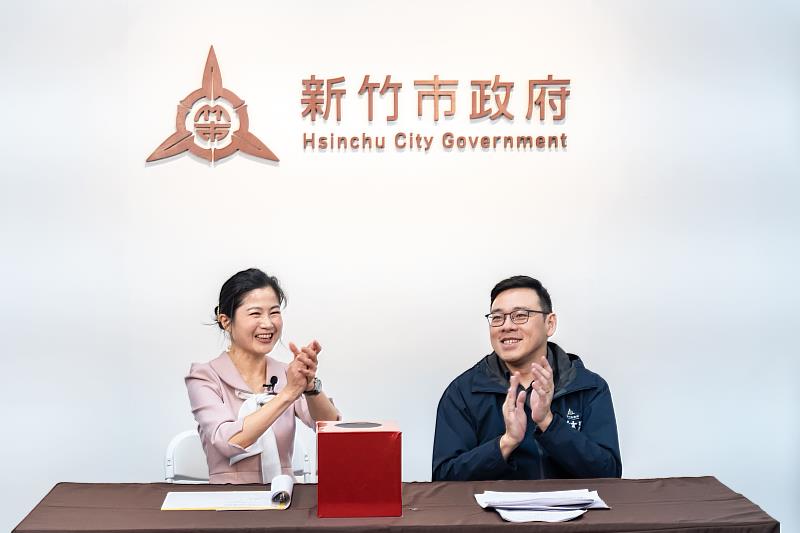 城銷處長林昱志抽出3名觀眾贈送超商禮券1,000元。