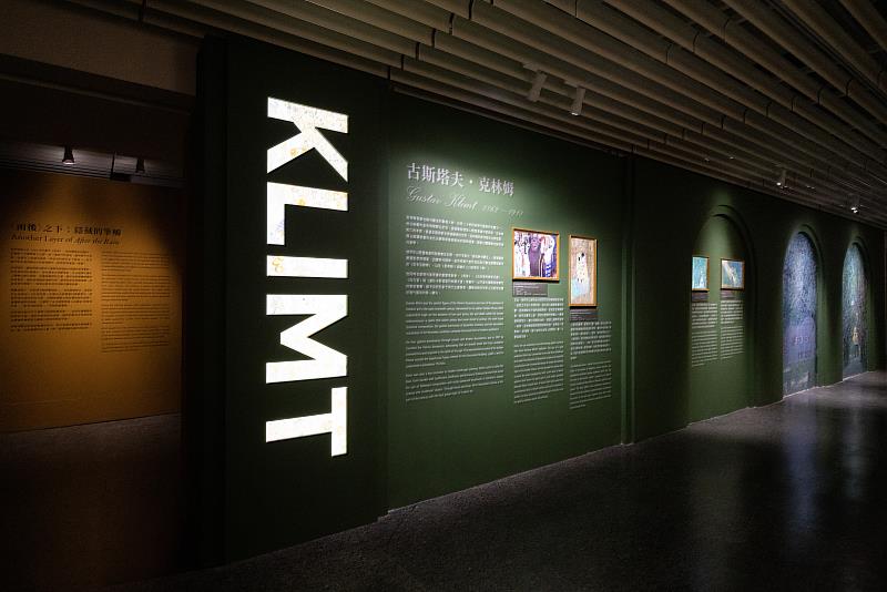 《綻放 維也納美景宮百年花繪名作展—從瓦爾德米勒到克林姆》集結美景宮館藏逾60幅花卉藝術巨作,包含象徵主義大師古斯塔夫・克林姆(Gustav Klimt)、埃貢・席勒(Egon Schiele)、約瑟夫・勞爾(Josef Lauer)等真跡。
