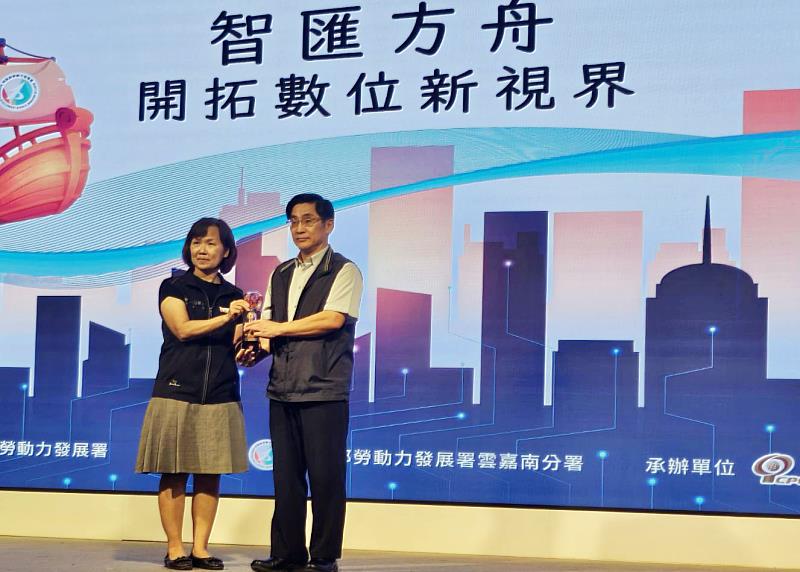 嘉藥是全國唯一科技大學獲勞動部小型企業人才培育12年合作夥伴殊榮。